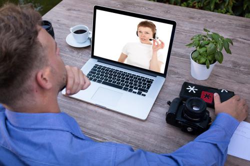 Egészségügyi kockázatot jelenthetnek az online meetingek, videókonferenciák - Itt a Zoom-fáradság!